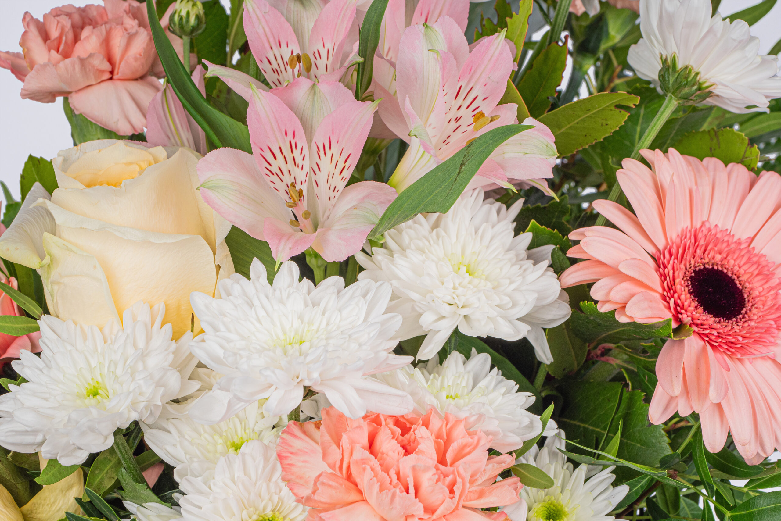 Ram de cementiri natural de tons freds.