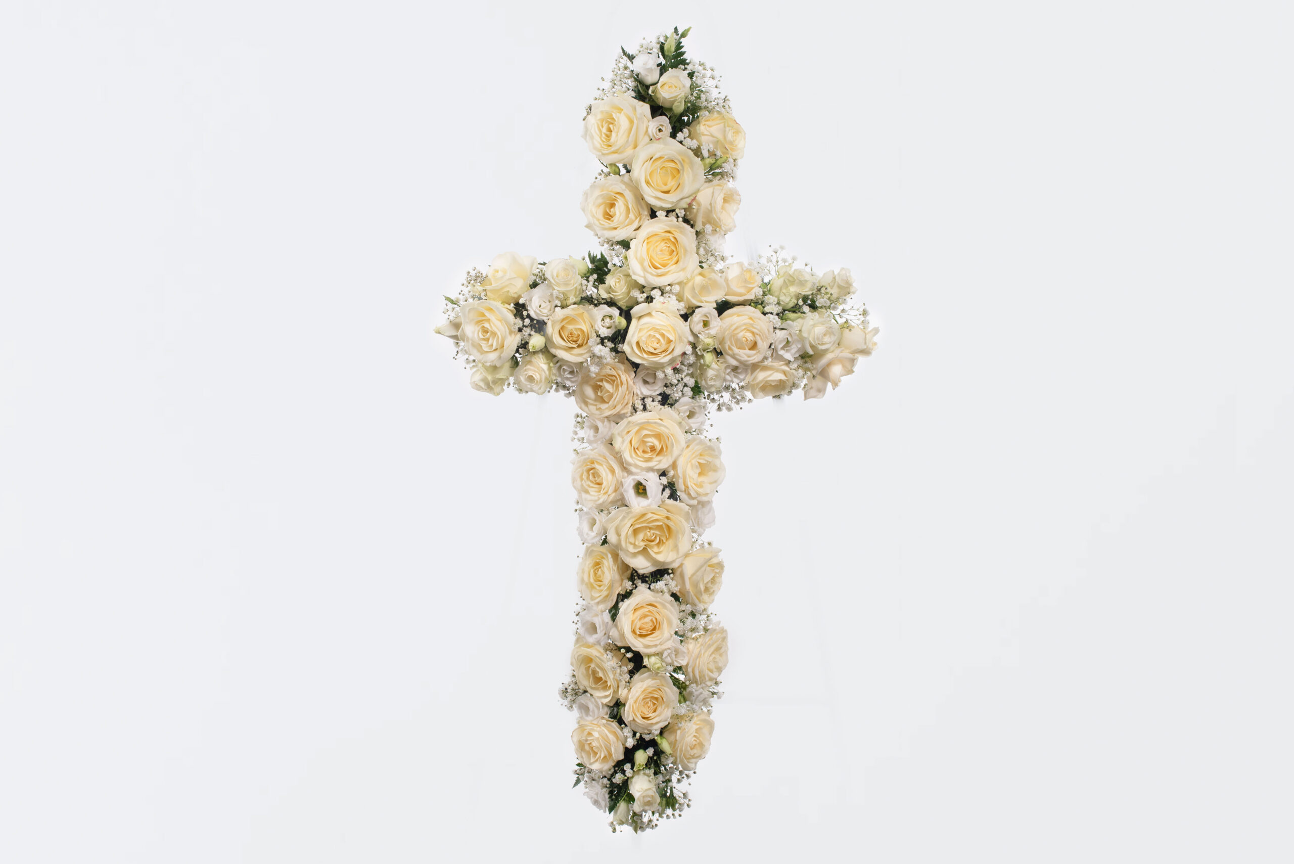 Creu de roses blanques