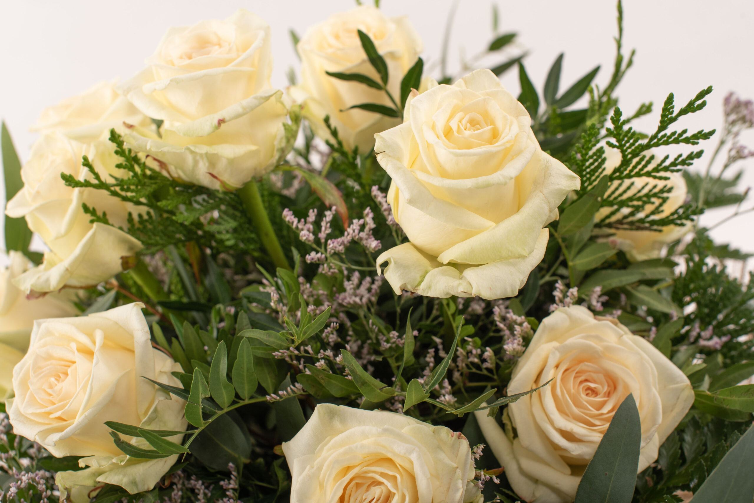 Ram petit de roses blanques